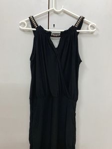 Elegant Black Bodycon Dress with Statement Straps