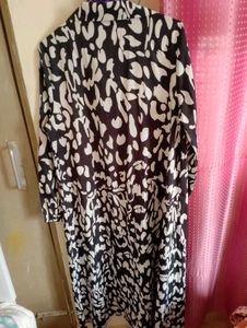 ⬛️black  N White Colour Dress