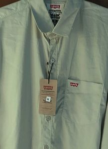 Levi&#39;s Classic Button-Down Shirt