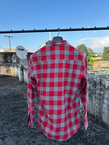 zara red shirt
