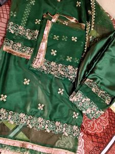 🌲🌲beautiful  dark green Pakistani pant set