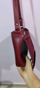 Adjustable sling handbag
