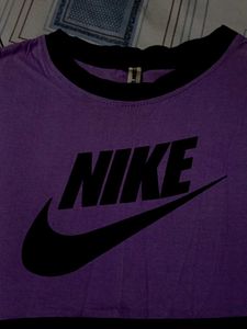 🏀 Nike Colorblock Tee – Power Up Your Streetwear