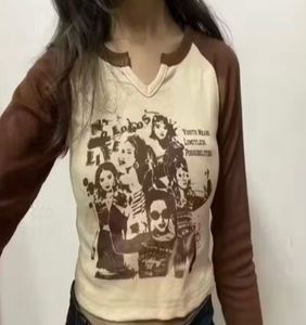 Raglan Sleeves Graphic Print Long Sleeve Crop Top