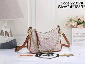 MK JET SET CHARM SMALL LOGO POCHETTE BAG