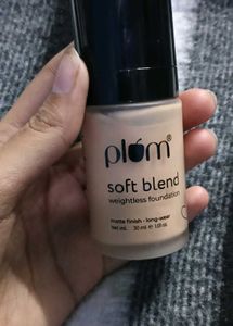 Plum Weightless Foundation