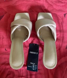 FOREVER 21 Nude Heels