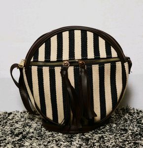 🆕 Girls sling bag👜.           women, beauty, forever 21, Shein, biba, handbags, bags, Zara, party wear, sling bag, Accessories,