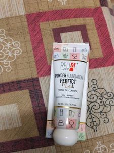 RED FOUR Powder Foundation