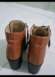 Stylish Brown Heeled Boots 39 size