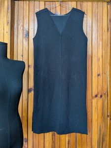 Sleeveless Black Dress 🖤