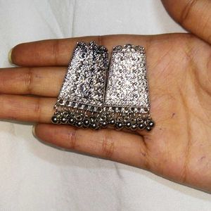 Silver Tone Dangle Earrings❤