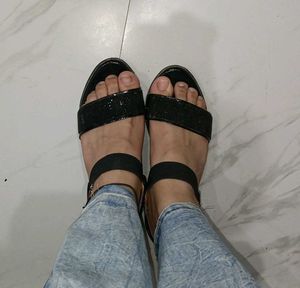 Stylish Black Strap Heeled Sandals🖤