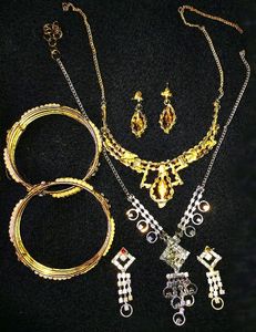 BEAUTIFUL JEWELLERY &amp; BANGLE SET - 99/-