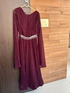 Elegant Burgundy Maxi Dress