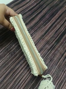 Knitted Walet
