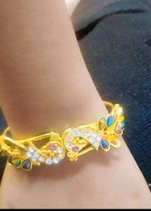 Elegant Gold-Tone Peacock Bracelet