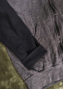 😎Nice Hoodie Black and grey two tones zip up.🤘🏻