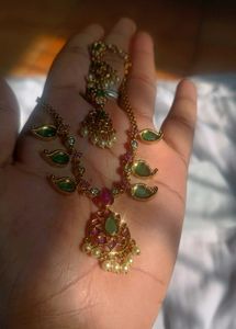 Elegant Stone Necklace Set