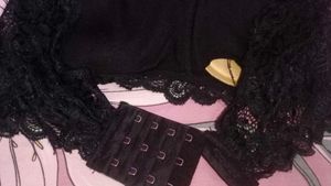 blalck strapless bra