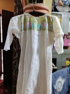Embroidered White Kurti