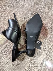 Black Pencil Heels 👠