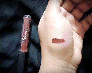Huda Beauty Liquid Lipstick👄💄
