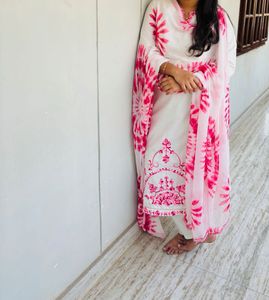 Beautiful White And Pink Kurta Set 🩷