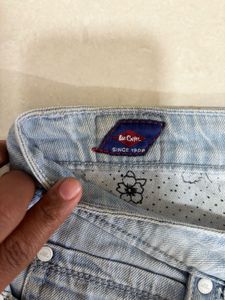 Light Wash Capri Jeans