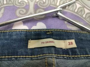 Levi&#39;s 711 Skinny Jeans