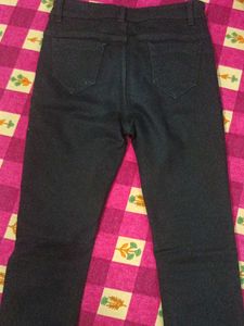 Black Knee-cut  RIPPED JEANS FOR WOMEN