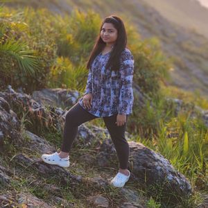 Abstract Print Top