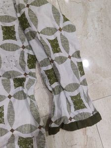 White &amp; Green Geometric Print Tunic