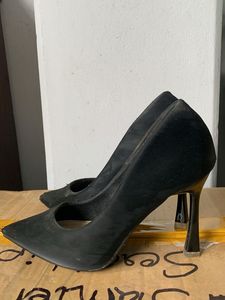 Black Pointed-Toe Heels