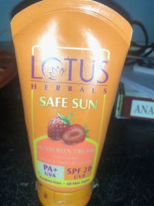 Lotus Herbals Safe Sun SPF 20