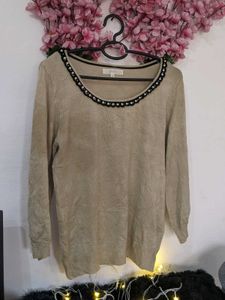 Round Neck Sweater With Black Colour Collar Detail