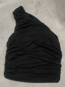 One-shoulder Black Top