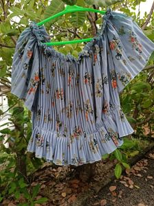 Offshoulder Crop Top