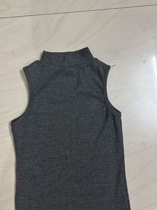 Sleeveless Grey long top