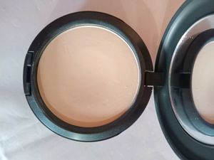 MAC Studio Fix Powder Plus Foundation NC15