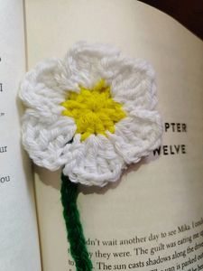 Crochet White Daisy Bookmark✨️🤍🕊