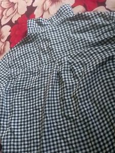 Women&#39;s Cropped Checked Black and White Shirt