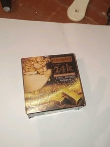 Huda Beauty Golden 24K Compact