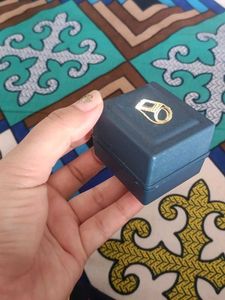 Elegant Flower Design Gold Ring box