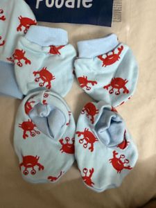 Set Of Cap , Socks And Mittens For Newborn