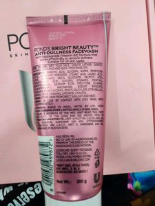 Pond&#39;s Bright Beauty Facewash