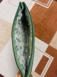 Stylish Clutch 💚