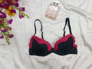 🇳🇿💫💗Elegant Black &amp; Red Lace Bra