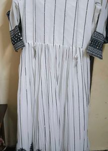 Elegant White Embroidered Kurta