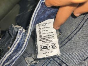 Distressed Ferzi Jeans